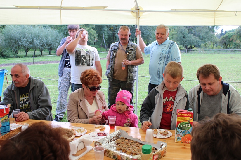 Na pierwszym planie „babeczki” Druha Kapitana, Macieja Strusia (stoi pierwszy po prawej)