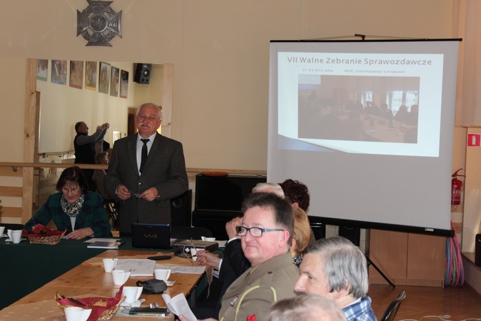 V-ce Prezes Zarządu Stowarzyszenia, Druh hm Stanisław Piasecki przedstawia sprawozdanie z działalności SPH w okresie sprawozdawczym