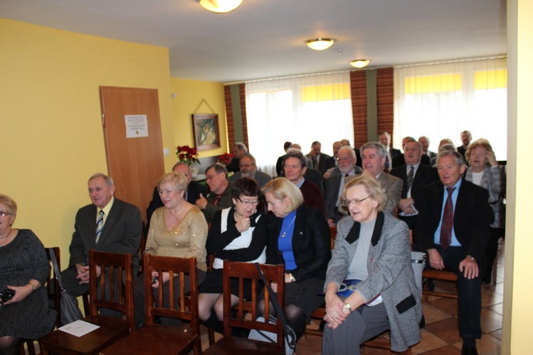 Od lewej w rzędzie- pierwszym: hm Tadeusz Kubas, Ewa Kubas, hm Barbara Planta, hm Agnieszka Nawrocka i hm Maria Łuczyńska; -drugim: hm. Ferdynand Nawratil, hm. Piotr Niwiński, hm. Tadeusz Perzanowski, hm. Leszek Sułek , hm. Roman Byszewski; -trzecim: hm. Wiesław Górnisiewicz , hm. Andrzej ciechanowski, hm. Zbigniew Jaglarz, hm. Marta Szymańska