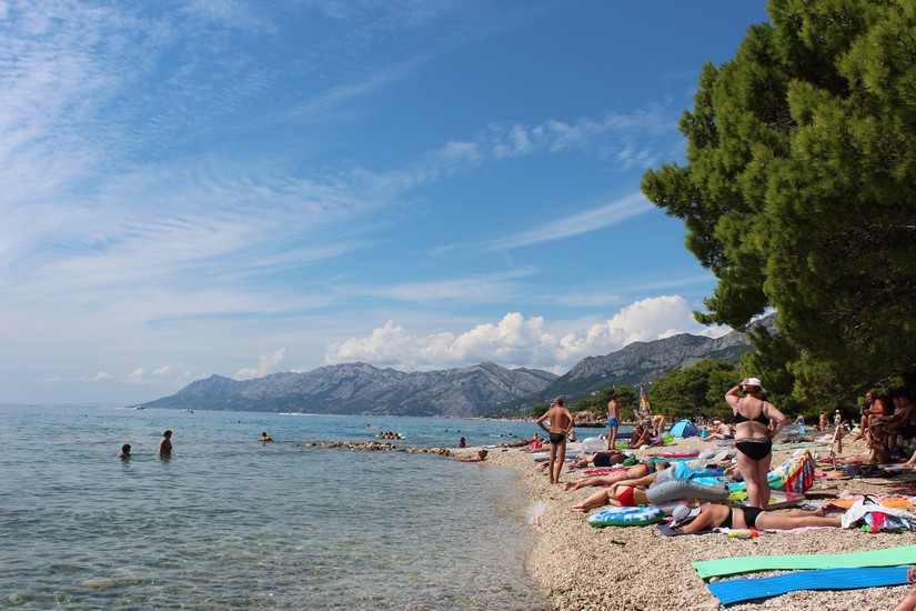 Miejsce do wypoczynku idealne, z jednej strony błękitny Adriatyk, z drugiej pasmo Gór Dynarskich