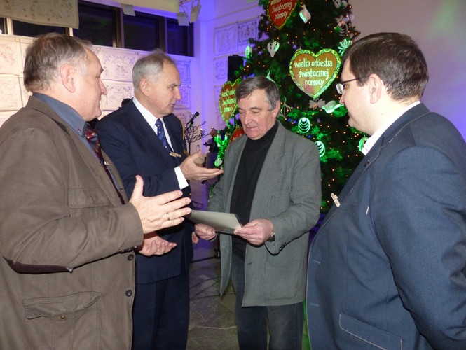 Od lewej: hm. Andrzej Gaczorek, hm. Jerzy Klinik, hm. Jerzy Kujawski, Pan Zbigniewa Grzyb