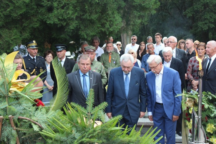 Prezydent Miasta Krakowa prof. Jacek Majchrowski i v-ce Prezydent Tadeusz Trzmiel wraz z Zastępcą Przewodniczącego Rady Miasta Sławomirem Pietrzykiem ( po lewej)