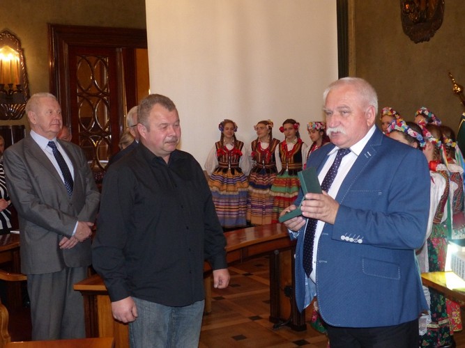 Medal odbiera Pan Paweł Firlit