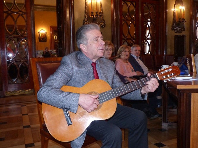 Śpiew prowadzi hm. Andrzej Łanuszka