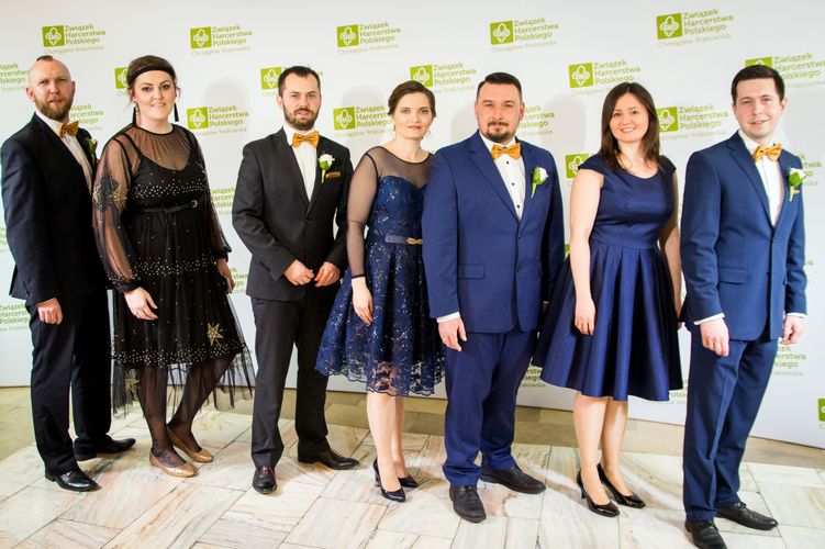 Komenda Chorągwi. Od lewej dh, dh: hm. Bartosz Zawisza, hm. Anna Hałatek, phm. Artur Walkowiak, hm. Anna Nowak, hm. Mariusz Siudek, hm. Beata Madej, hm. Michał Łesyk