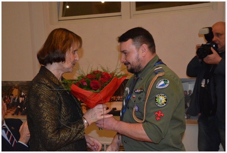 Od lewej stoją: hm. Danuta Noszka-Leśniewska i hm. Mariusz Siudek