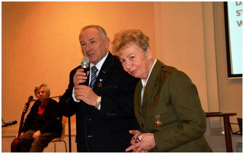 Spikerami, którzy zadbali o przebieg jubileuszowej imprezy byli hm. Małgorzata Komorowska i hm. Andrzej Gaczorek